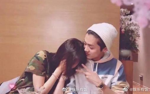 红色鹦鹉逃脱